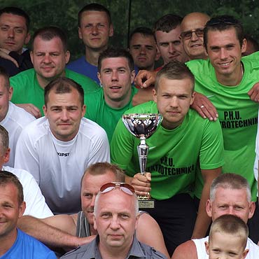 Wysoka Kamie�ska: II Turniej Pi�ki No�nej - Firm Budowlanych