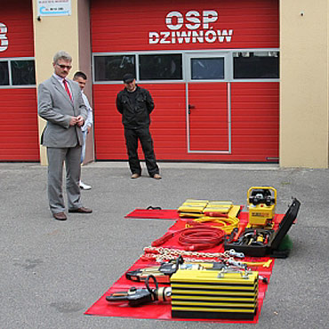 Dziwn�w: Stra�acy otrzymali nowy sprz�t do ratowania �ycia