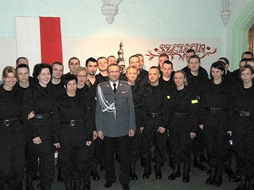 Nowi funkcjonariusze wzmocni� policj�