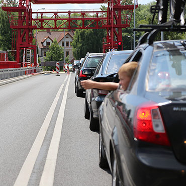 Dziwn�w: Roboty na mo�cie. Wprowadzono �wiat�a