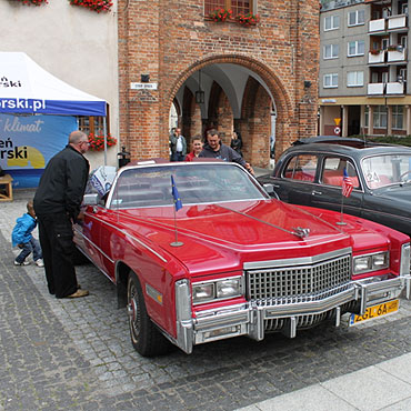 Kamie� Pomorski: Mieszka�cy podziwiali zabytkowe auta