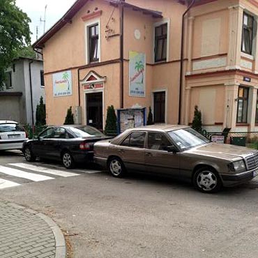 Międzyzdroje: Turyści parkują gdzie popadnie