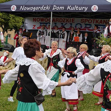 „Maliny” z Golczewa wyst�pi�y w Pierwszych Nowogardzkich Spotkaniach z Folklorem