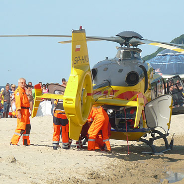 Międzyzdroje: Poczuł ból podczas rejsu łodzią motorową. Śmigłowiec zabrał go do szpitala