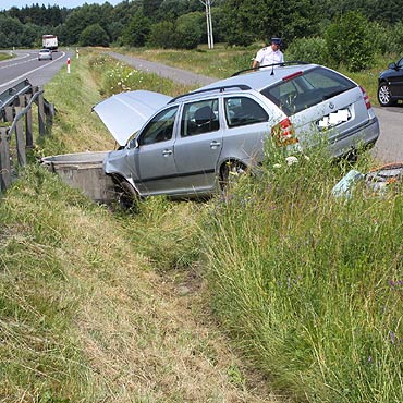 Wypadek na obwodnicy Dargobądza. Ranna 4-letnia dziewczynka i dwie inne osoby