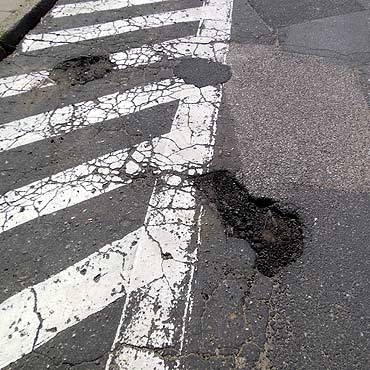 Kamień Pomorski: Ulica Rejtana dziurawa jak szwajcarski ser