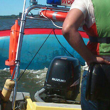 Wypadek na Zalewie Kamie�skim. Uratowano dwie osoby