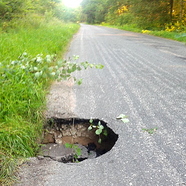 Chomino: Dziura wielka jak ksi�ycowy krater