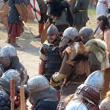 Festiwal S�owian i Wiking�w: Niezwyk�a bitwa z udzia�em 400 woj�w
