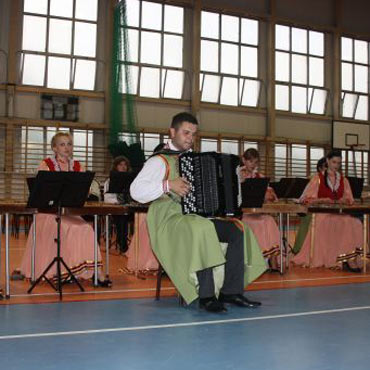 Zesp� Lira zagra� w �wierznie