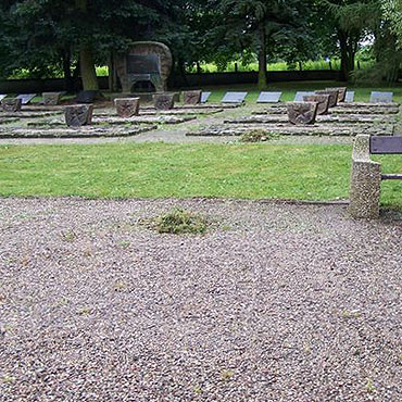 Kamie� Pomorski: Trwaj� prace na cmentarzu wojskowym