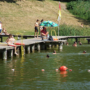 Golczewo: Mieszka�cy szukaj� och�ody w jeziorze