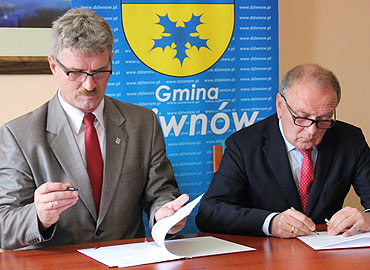 Dziwn�w: Poprawi si� jako�� wody pitnej. Burmistrz podpisa� umow� na budow� stacji uzdatniania