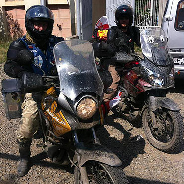 Wr�cili z wyprawy do Gruzji. Ranny w Afganistanie �o�nierz zmar�