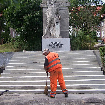 Kamie� Pomorski: Ju� nikt nie potknie si� na schodach przy pomniku
