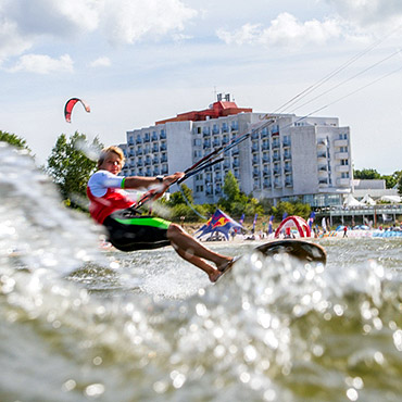 Mi�dzyzdroje: Kitesurferzy rywalizowali na wodzie