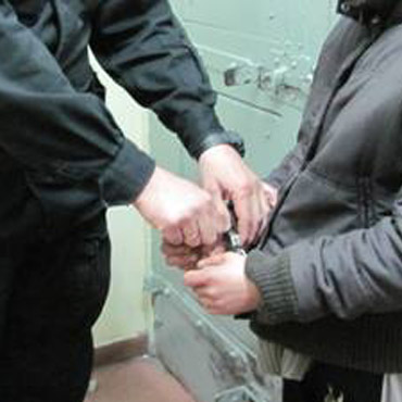 Aresztowany za zn�canie si� nad rodzin� i zwierz�tami