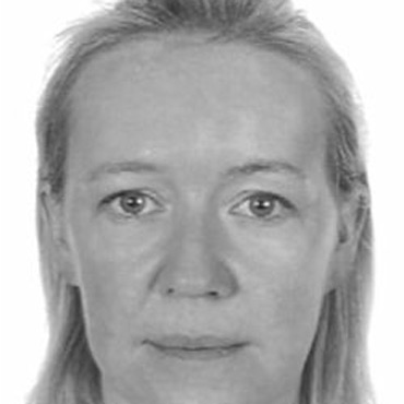 Zagin�a matka z dwiema c�rkami