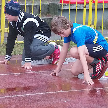 M�odzi lekkoatleci na „Czwartku Lekkoatletycznym” w Policach