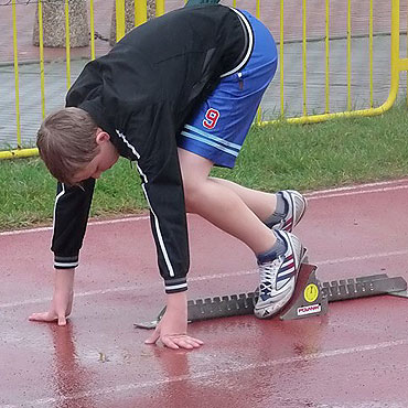 M�odzi lekkoatleci na „Czwartku Lekkoatletycznym” w Policach