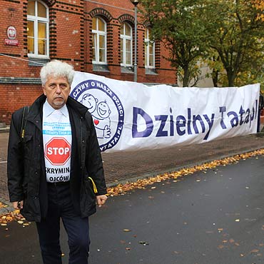 Zenon Nowak: Chcemy sko�czy� zabawy matek. Zobacz Film! 