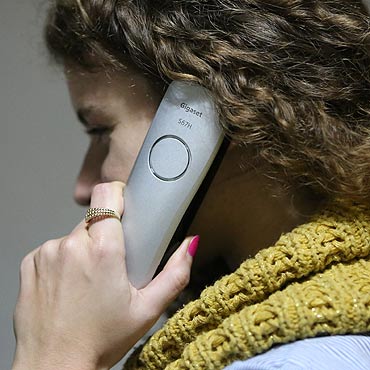 Ju� od rana n�kaj� telefonami
