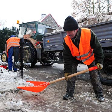 Wywo�� �nieg z chodnik�w