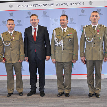 „Krzy�e Zas�ugi za Dzielno��” dla funkcjonariuszy Stra�y Granicznej z Rewala 