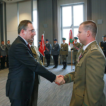 „Krzy�e Zas�ugi za Dzielno��” dla funkcjonariuszy Stra�y Granicznej z Rewala 