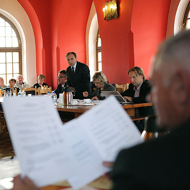 Opozycja zarzuca burmistrzowi ograniczanie działalności spółki Marina