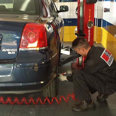 Kierowco pora wymieni� opony na zimowe, nie czekaj do ostatniej chwili!