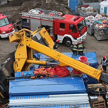 Przewr�ci� si� d�wig na budowie Kauflandu. Mog�o doj�� do tragedii. Zobacz film!