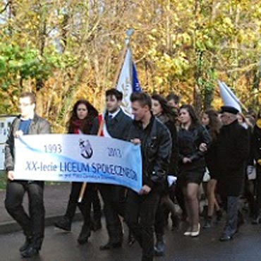 W sobot� 9 listopada obchodzono w Dziwnowie "dwudzieste urodziny" Liceum Spo�ecznego