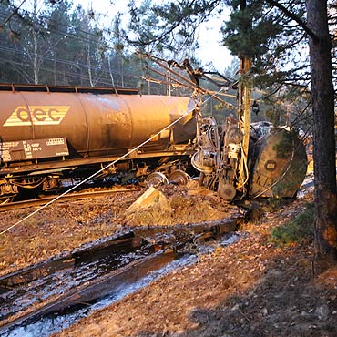 Wykoleiły się cysterny z mazutem. Zobacz zdjęcia i film!