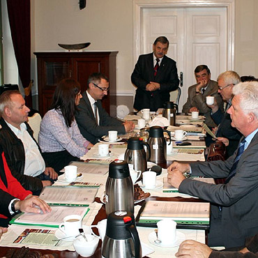 WOLIN: Radni Sejmiku Województwa Zachodniopomorskiego obradowali w „Dworku Wolińskim”