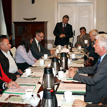 WOLIN: Radni Sejmiku Województwa Zachodniopomorskiego obradowali w „Dworku Wolińskim”