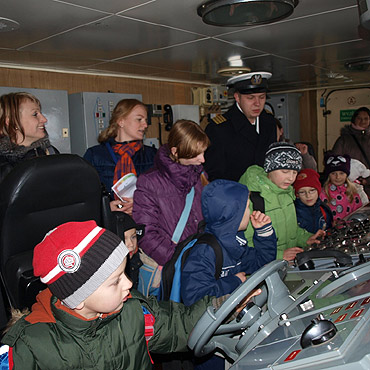 Pasowanie uczniów z Troszyna na okręcie