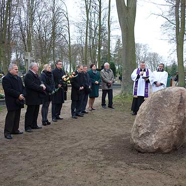 W pi�tek pochowano szcz�tki ludzkie znalezione na terenie by�ego targowiska