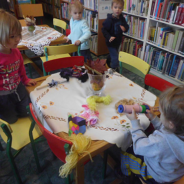 Przedszkolaki z wizyt� w bibliotece w Dziwnowie