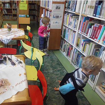 Przedszkolaki z wizyt� w bibliotece w Dziwnowie