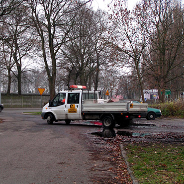 Poprawiaj� usterki na ulicy Szczeci�skiej i D�ugosza