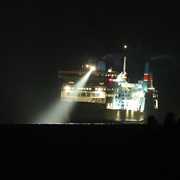 Wracaj�c na �wi�ta wyskoczy� z promu. Pope�ni� samob�jstwo