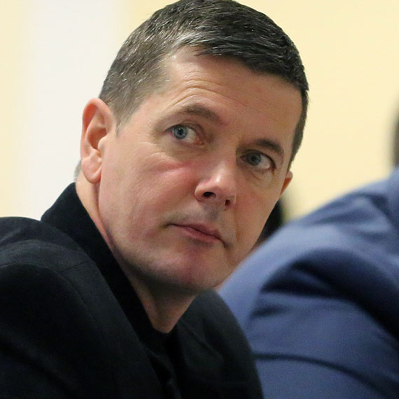 Radny Jaros�aw  Kapitan: Szybko z d�ug�w nie wyjdziemy