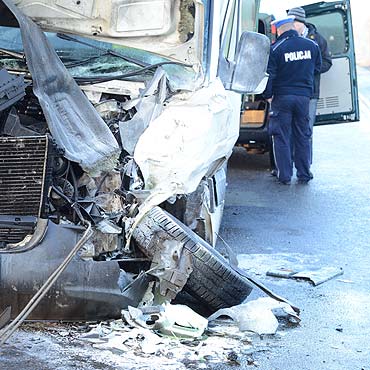 Zderzenie dw�ch bus�w w Wysokiej Kamie�skiej. S� ranni