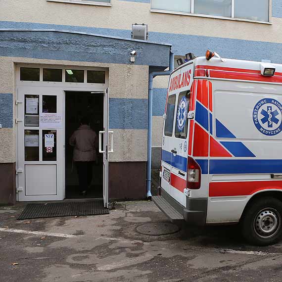 Toyota wypad�a z drogi przed Strze�ewem! Jedna osoba w szpitalu!