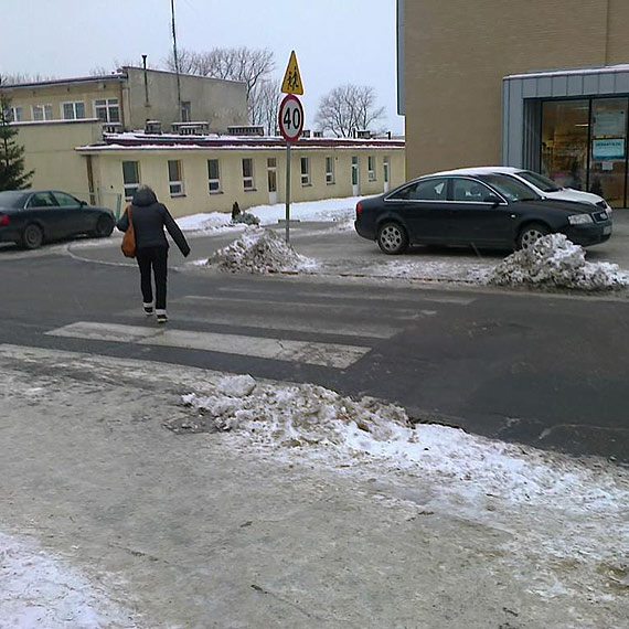 Czytelnik: W Kamieniu Pomorskim kierowcy parkuj� gdzie chc�. Gdzie jest Stra� Miejska?