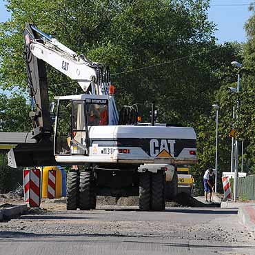 Ci�ki sprz�t niszczy nowe ulice