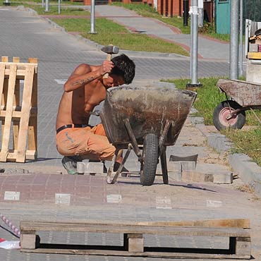 Ciężki sprzęt niszczy nowe ulice