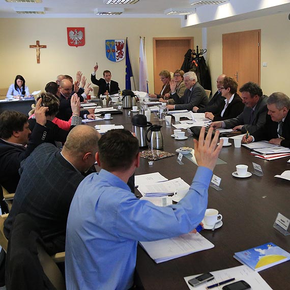 Na sesji Rady Powiatu Kamie�skiego przyj�to bud�et na 2014 rok. Zobacz film!