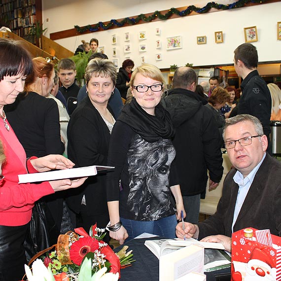 „Piłem w Spale, spałem w Pile”- Artur Andrus w bibliotece w Międzyzdrojach